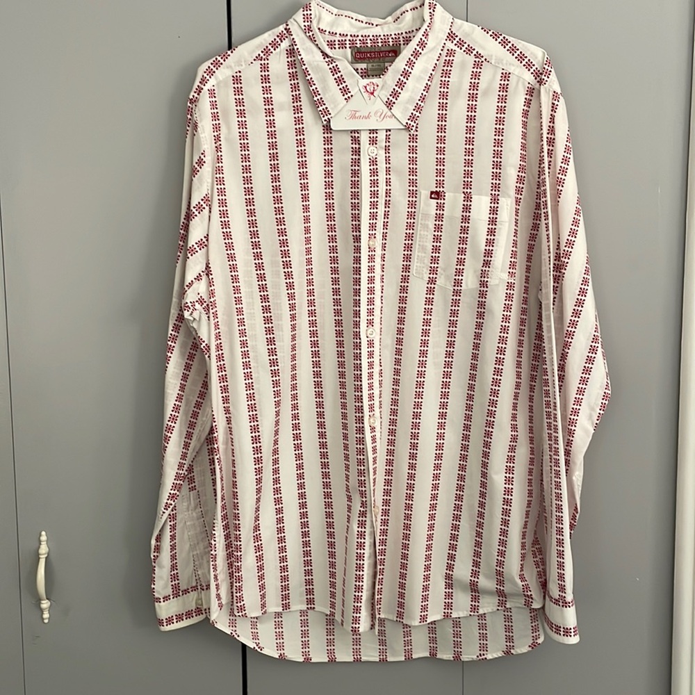 Quick Silver XL Men’s button down shirt.